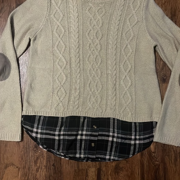 Sweater - Picture 2 of 3